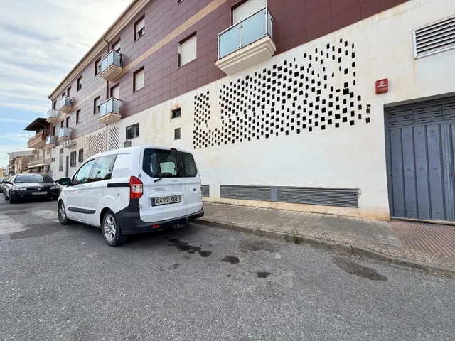 ¡Gran Oportunidad en el Centro de Láchar! Local comercial con muchas posibilidades (Ideal negocio o conversión a Loft de diseño) — 7