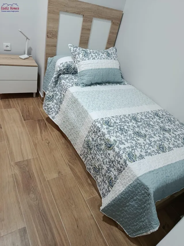 Vivienda a escasos metros del teatro falla — 10
