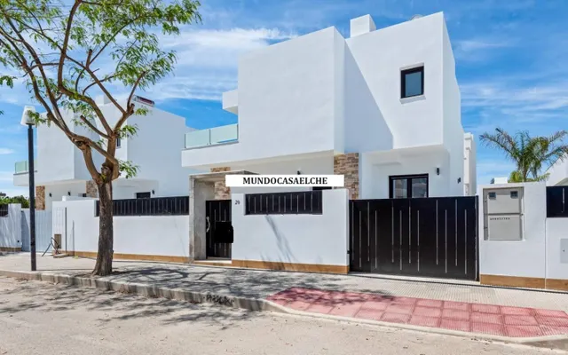 CHALET DE DISEÑO CON PISCINA PROPIA — 8