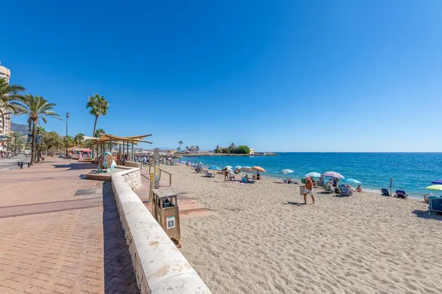 Piso con gran terraza de 29 m2 en segunda línea de playa – Fuengirola — 33