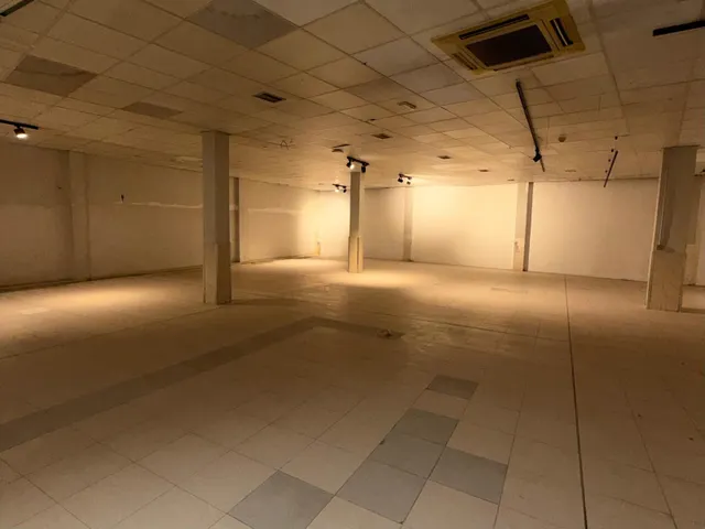 SE ALQUILA LOCAL COMERCIAL — 4