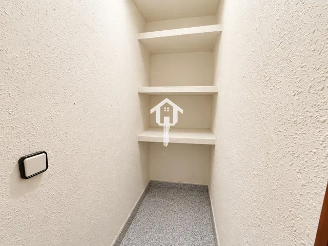 Piso para reformar en venta en Alicante. zona de los ángeles, 2 habitaciones, salón, baño con bañera, 50m2, segunda planta sin ascensor. — 25