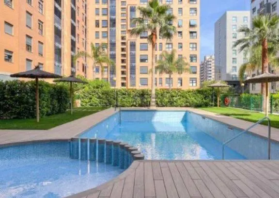 Piso 4 habitaciones 147m² en alquiler - Ciutat de les Arts i - foto 2