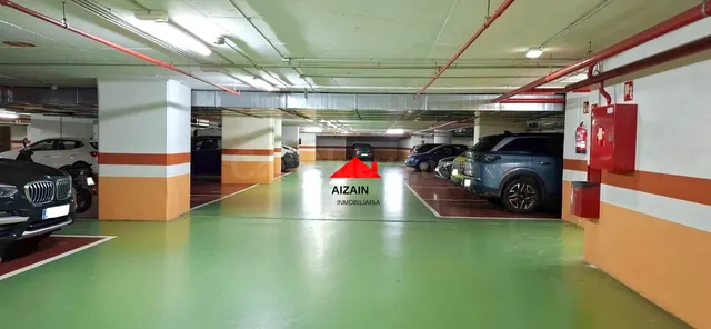 Parcela de garaje para coche grande en la planta menos dos. - foto 4