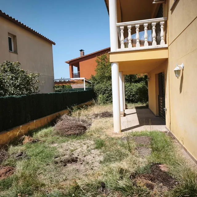 CASA UNIFAMILIAR CON GARAJE EN LA URBANIZACIÓN GRANJA DE MONTGRÍ — 10