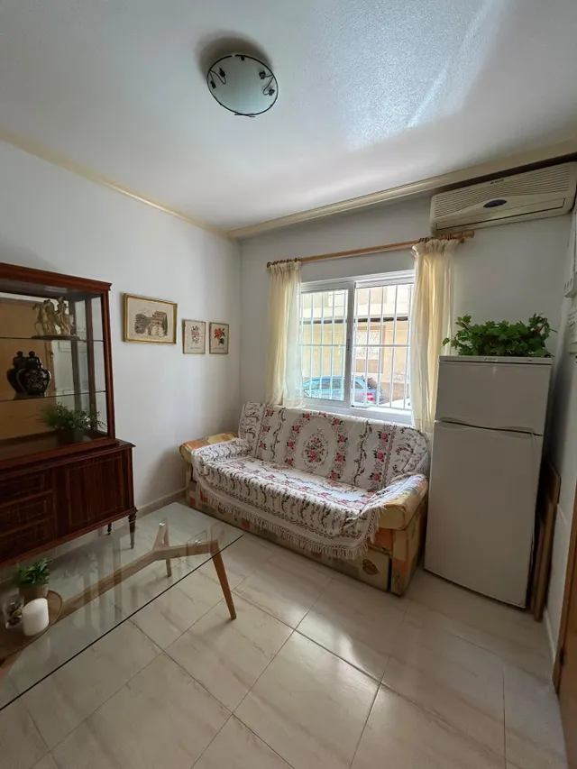 Apartamento cerca del mar, Alicante, Torrevieja. 2 habitaciones, 73 m2, 200 metros del mar — 10