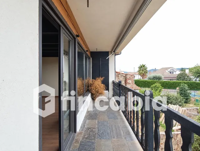 Casa para reformar con patio, balcones y local en Breda — 19