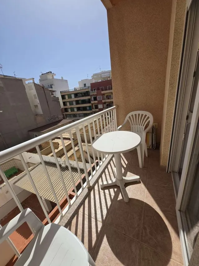 GRAN APARTAMENTO EN TORRVEIEJA: 3 HAB , 1 BAÑO — 7
