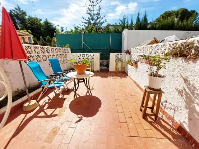 Casa Adosada con Gran Potencial a Pasos de la Playa - foto 2
