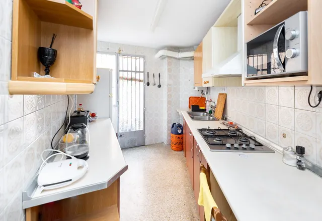 Venta de piso de 4 dormitorios y 2 baños en Granada (Zona Centro) — 9