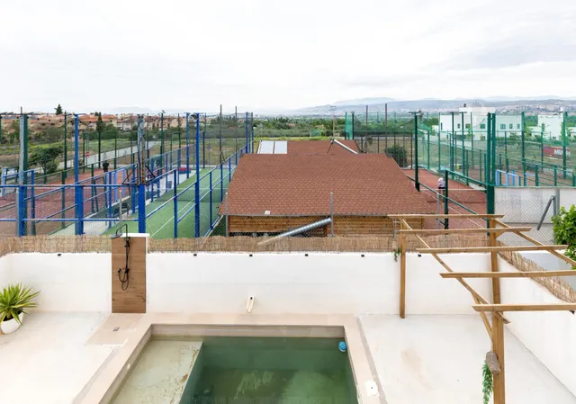 Bonita casa independiente de reestreno en zona residencial de la Zubia — 7