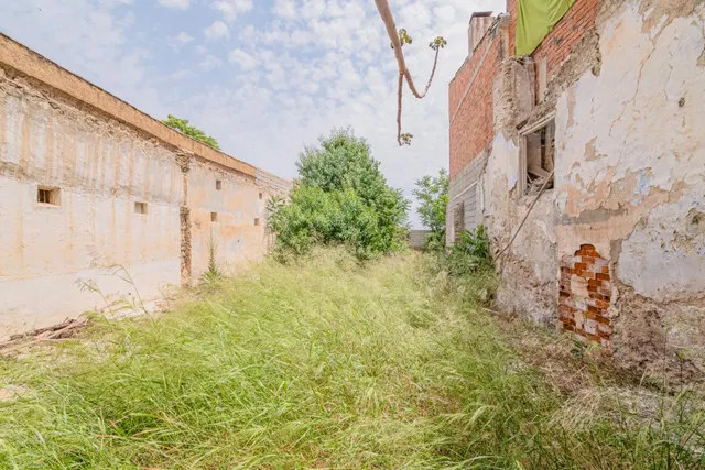 Oportunidad de inversión en el centro de Baza: solar urbano con salida a dos calles — 29