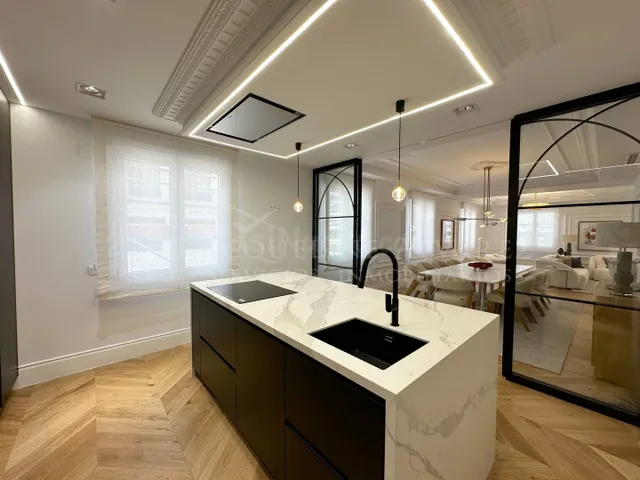 Exclusividad Absoluta en Calle Goya: 5 Suites y Luz Incompar - foto 2