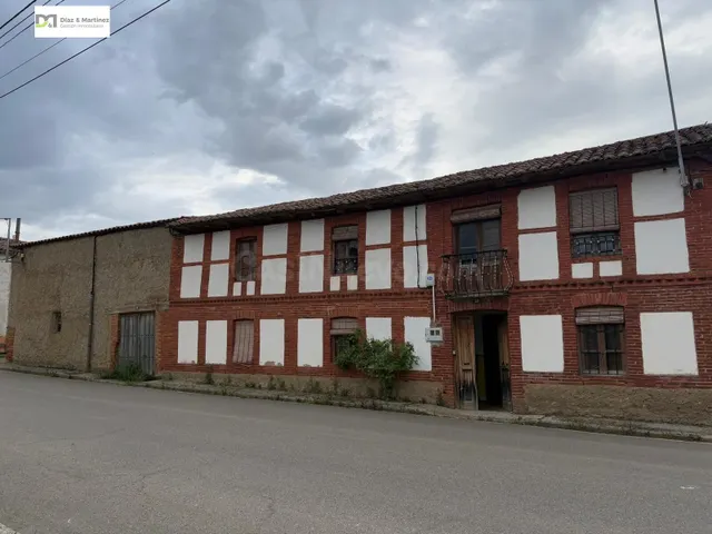 CASA EN VALDESOGO DE 220 M2 Y 790 M2 DE PARCELA, A 9 KM DE L - foto 3