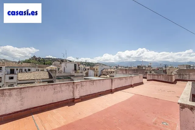 Magnífico piso con plaza de garaje junto a Catedral. — 24