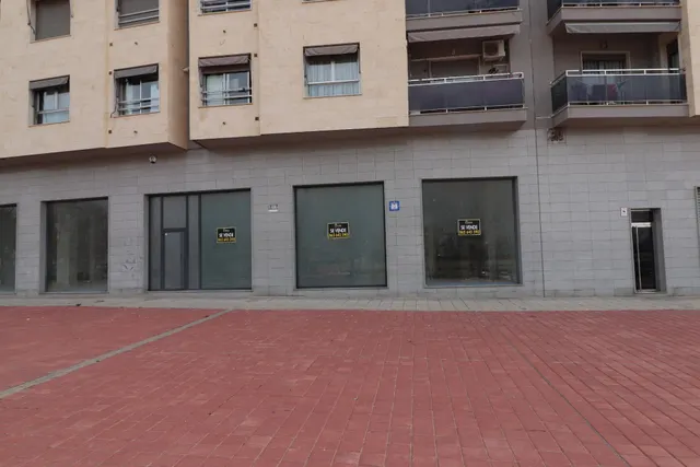 EXCLUSIVO LOCAL EN AVENIDA DE RONDA — 17