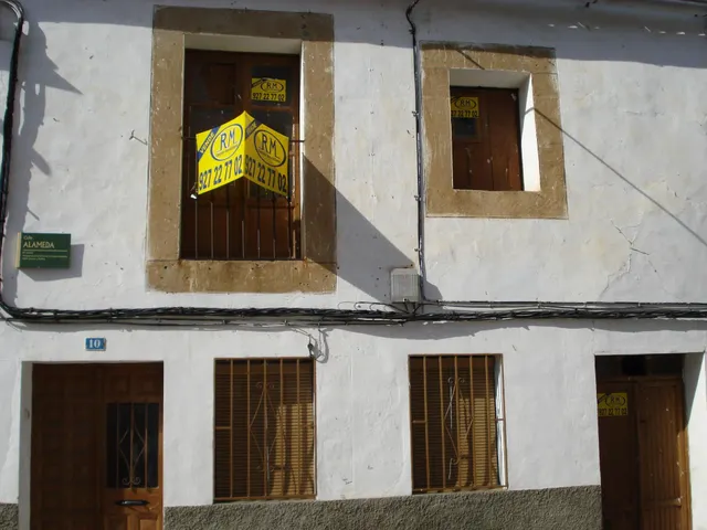 Se vende piso para reformar con Tejado Reformado — 25