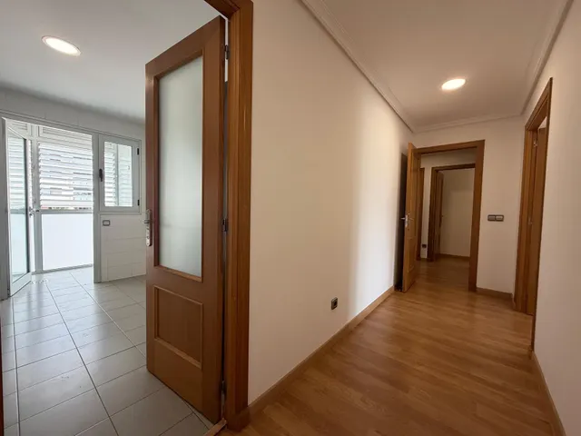 Piso en la zona del Hospital Dr. Negrín y campo de golf Las Palmeras. — 26