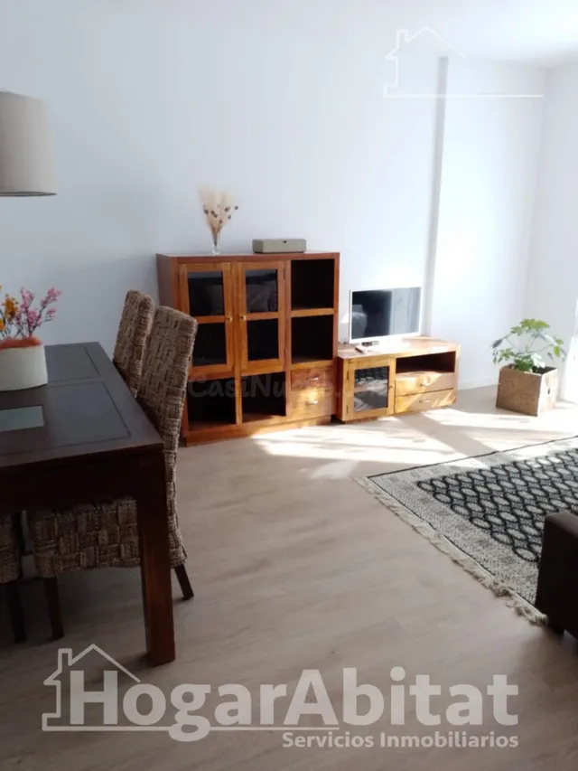 Seminuevo y ubicación céntrica en este moderno piso exterior