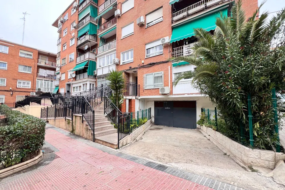 Garaje en Venta: Tu Inversión en Comodidad y Seguridad