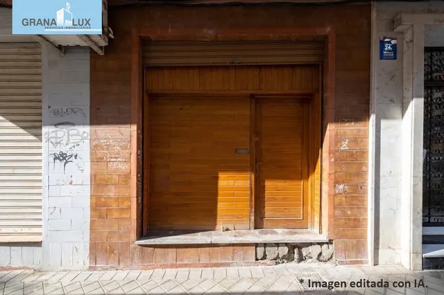 Local comercial junto a calle Alhamar. Ideal para oficina, despacho o almacén. Muy económico — 19