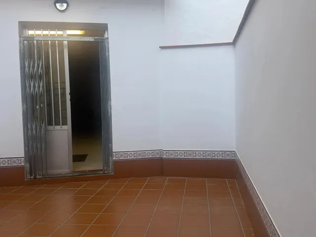Local comercial con sótano, patio y nave con pozo de agua — 6
