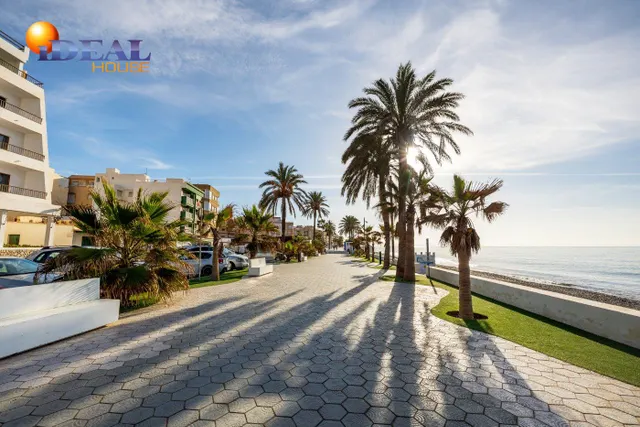 ESTUPENDO ATICO JUNTO AL MAR CON TERRAZA FANTASTICA — 11