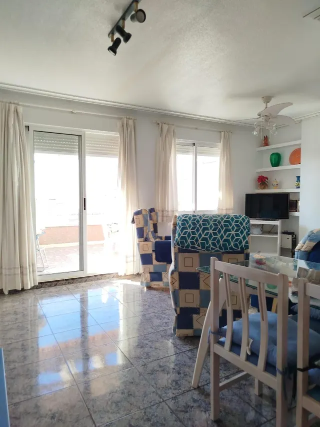 GRAN ÁTICO EN TORREVIEJA: 3 HAB, 2 BAÑOS