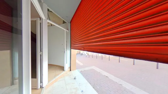 Local en venta en Calle de Schubert — 26