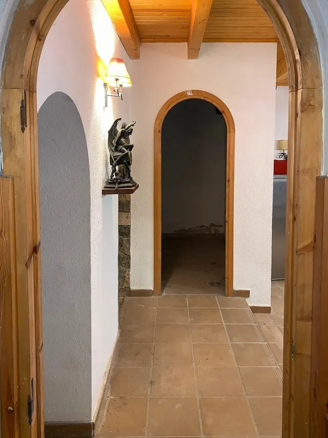 Finca rústica singular en parcela de 2.296 m2 con piscina, amplio garaje y pista de tenis. — 49