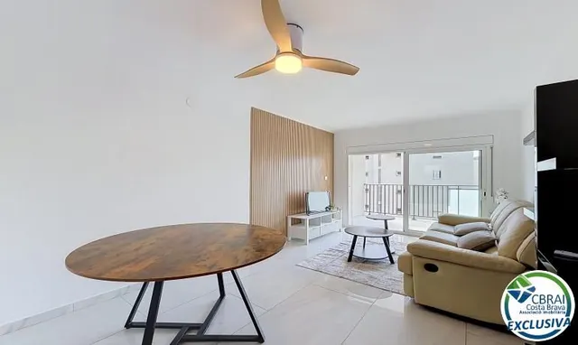 Apartamento 2 dormitorios renovado con terraza en Santa Margarida, Rosas — 9