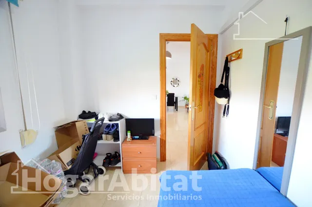 ¡En buena zona! Amplio, moderno y esquinero con gran balcón de buenas vistas — 19