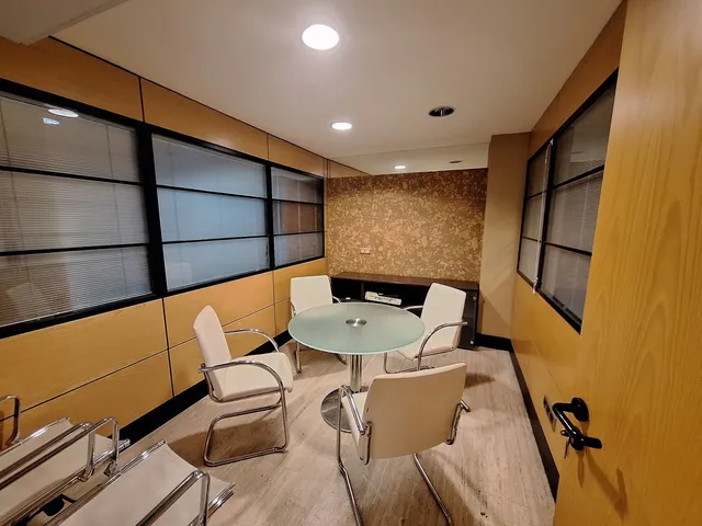 Oficina 8 habitaciones 307m² en venta - Marbella — 6
