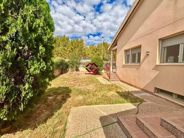 Chalet con gran parcela, piscina y buhardilla en San Javier  - foto 5