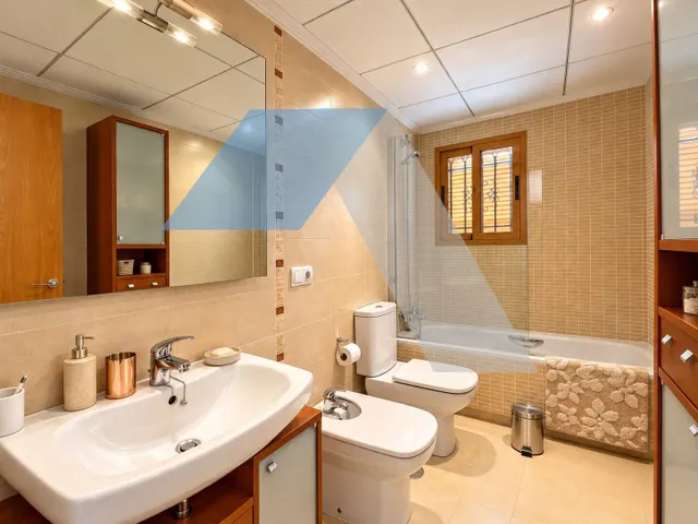 Chalet en parcela urbana con piscina privada en san vicente del raspeig — 21