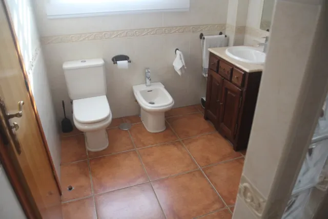 se vende casa adosada en el centro a tan solo 150 metros de la playa — 33