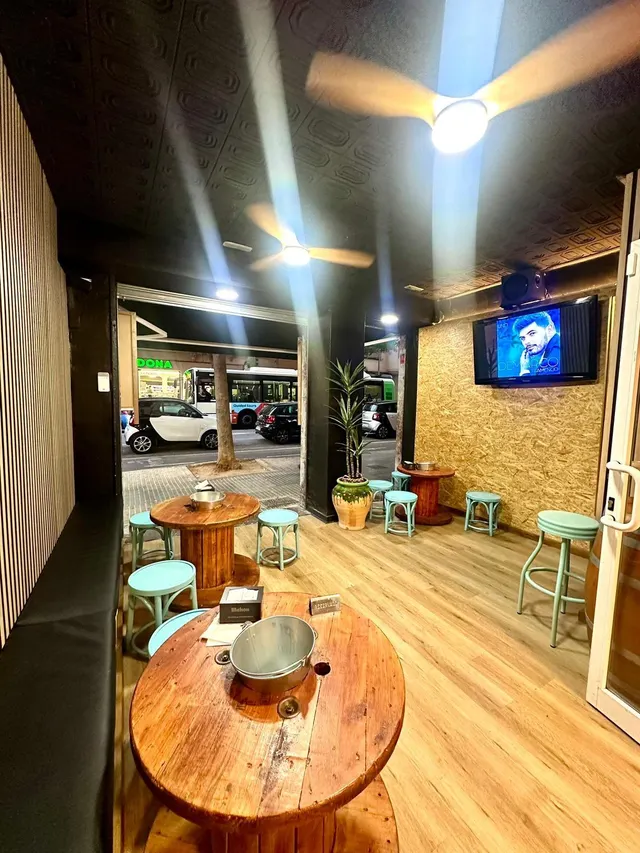 Traspaso de bar-cafetería con terraza en céntrica zona peatonal — 12