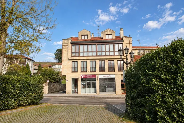 APARTAMENTO CON GARAJE EN EL CENTRO DE COMILLAS