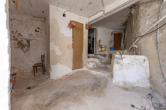 CASA PARA REFORMAR, MÁS TERRENO DE 250M2 — 35
