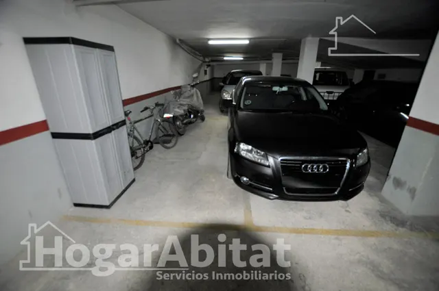 Luminoso piso esquinero con dos balcones y dos plazas de garaje incluidas — 46