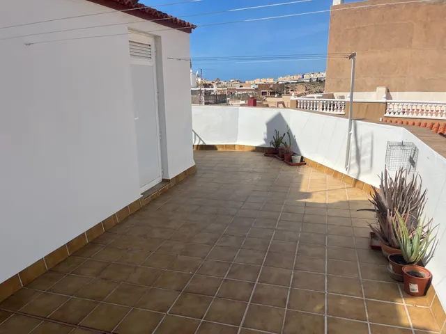 GRAN CASA MUY AMPLIA Y LUMINOSA EN ADRA — 9