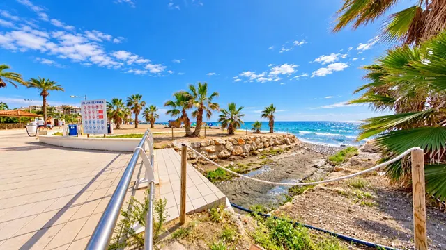 Exclusivo piso todo exterior en Laguna Beach, Torrox — 12
