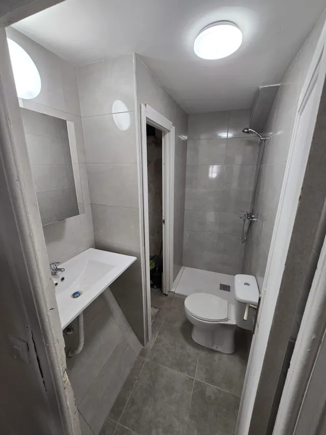 Se vende piso con arrendatario para inversores, Acogedor Apartamento de 2 habitaciones con Balcón en Tortosa. — 9
