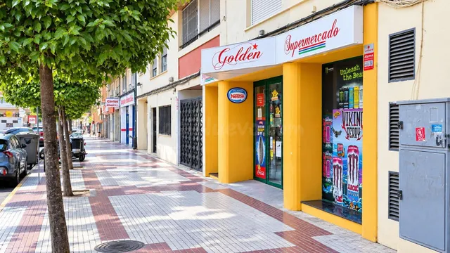 Amplio Local Comercial en venta o alquiler en Alzira - Zona  - foto 2