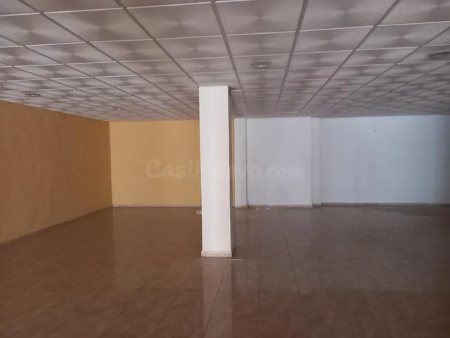 SE VENDE LOCAL — 4