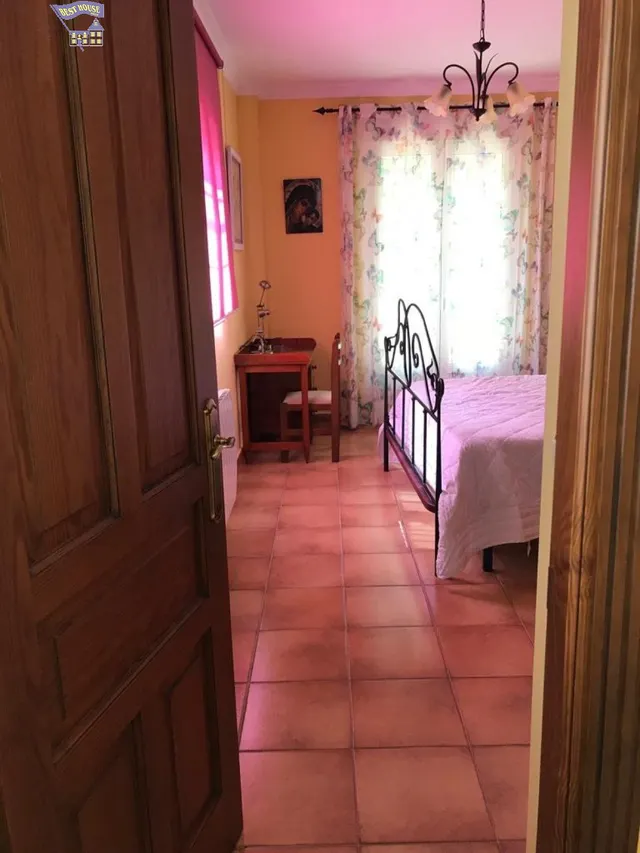 UNIFAMILIAR EN EL PORTICHUELO — 22