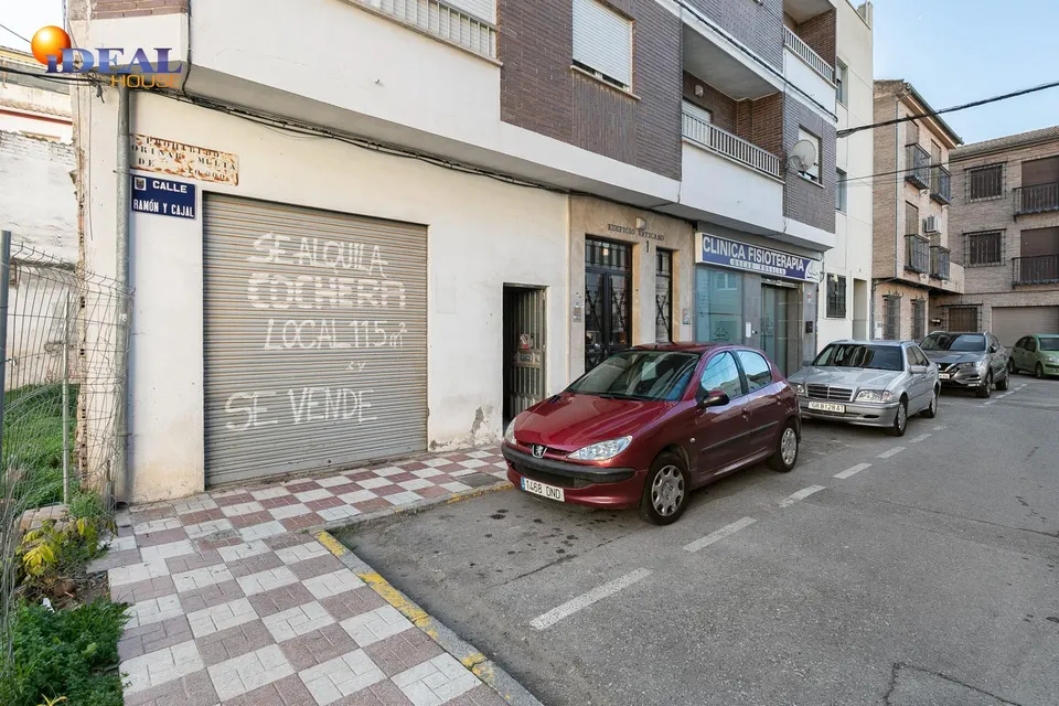 LOCAL JUNTO AYUNTAMIENTO DE ALBOLOTE