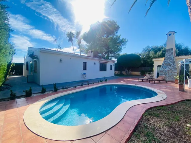 Encantadora casa en Bahia Grande, Llucmajor, con piscina, jardín mediterráneo y terrazas cubiertas — 24