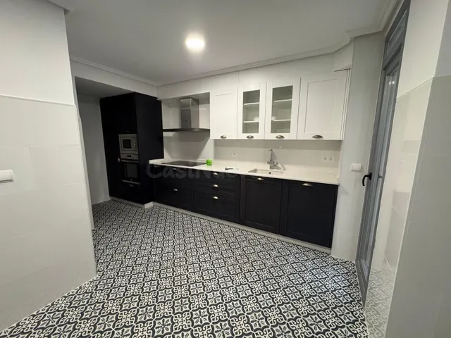 SE VENDE EXCLUSIVO PISO EN ZONA ALTA DE PONFERRADA - foto 2