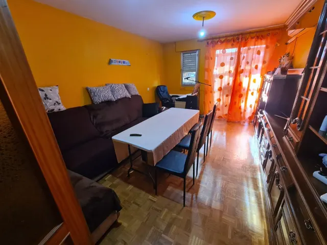 SE VENDE AMPLIO PISO EN VALENCIA DE DON JUAN, COCINA, SALÓN,3 HAB., BAÑO, TERRAZA — 3